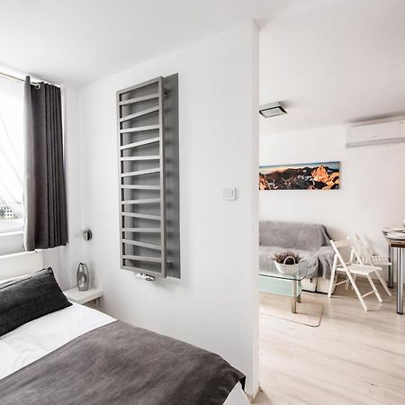 Alma Apartments Grzybowska Varsó Kültér fotó